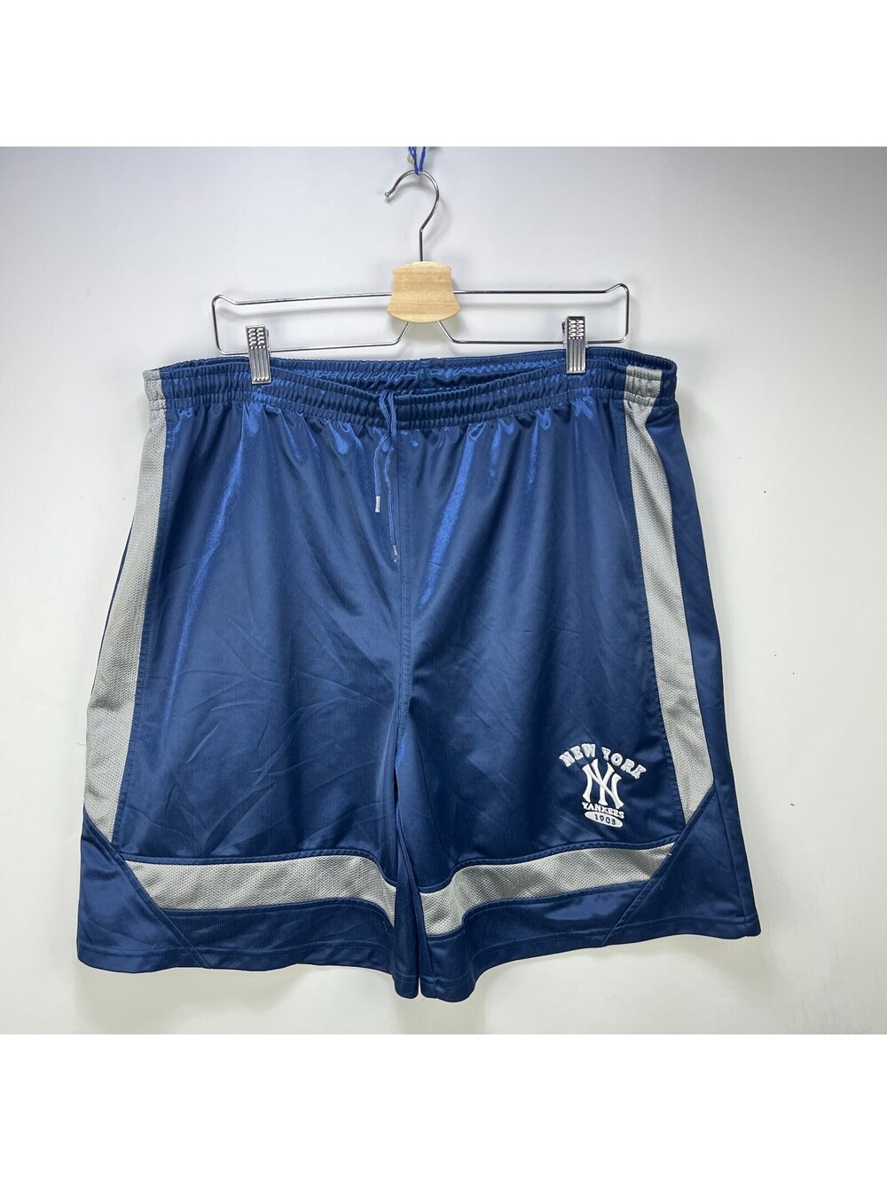 Vintage New York Yankees Basketball Y2K Shorts XL